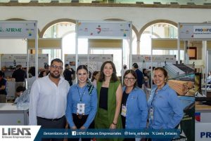 Presente Centro de Negocios UJED en encuentro de negocios